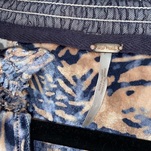 Free People shirt go get em velvet velour tan & blue xs smocked soft boho - Picture 3 of 8